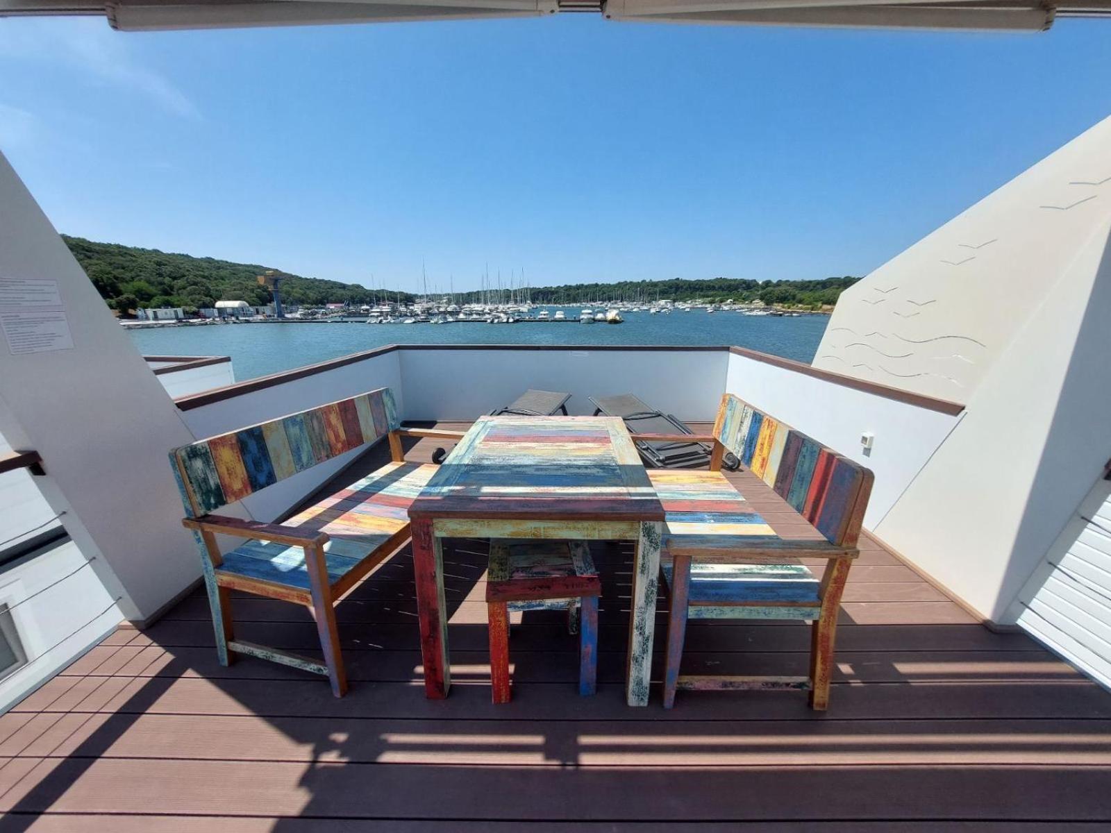 House Boat Oliva - Floating House Villa พูลา ภายนอก รูปภาพ